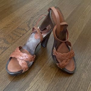 Banana Republic leather wood like heels
